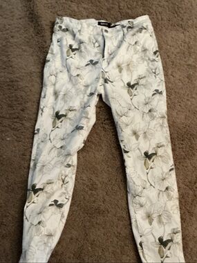 Floral Print White Women’s Jeans by Buffalo.
